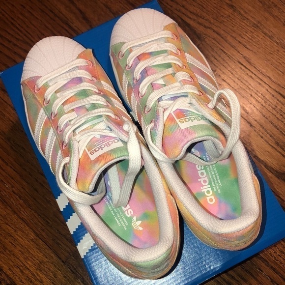 ✨HOST PICK✨ Addias Superstar Tie Dye Sneakers - Picture 3 of 4